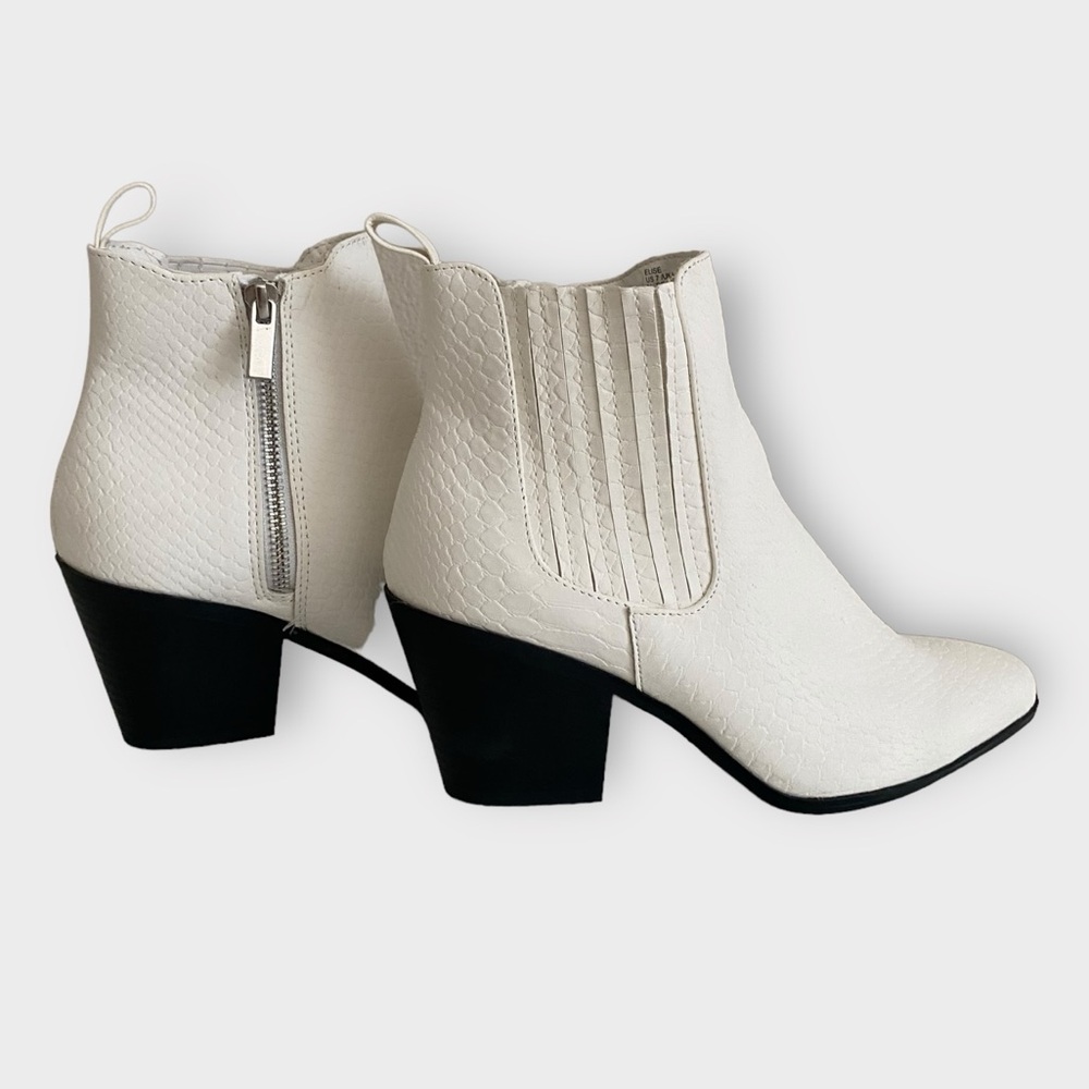 NWOT Just Fab White Pointed Toe Booties | Size 7